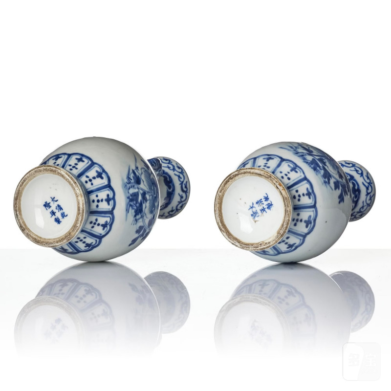 A pair of blue and white 'peony and birds' vases, - 图6